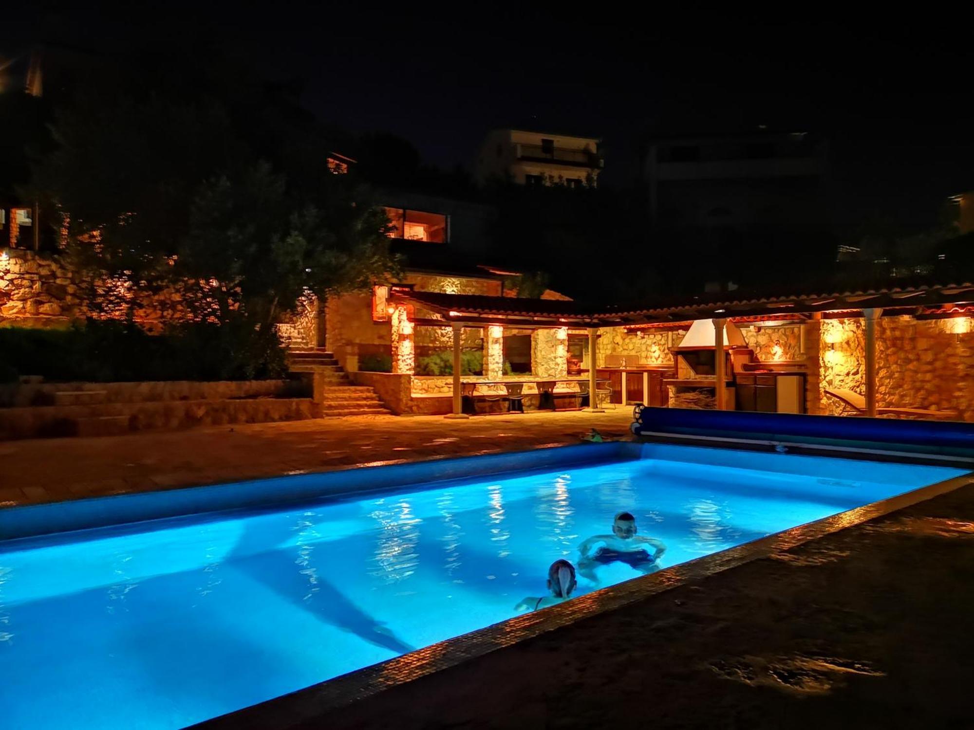 3 With Jacuzzi And Hot Pool *